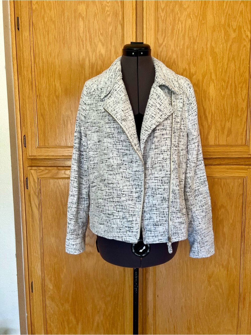 Max Studio Ivory and Black Tweed Moto Blazer - Picture 2 of 10